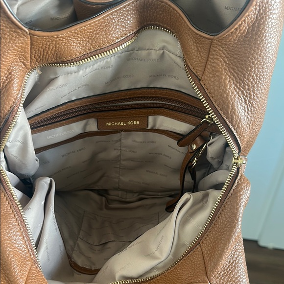 Michael Kors Tan Fulton Leather Shoulder Bag - Picture 3 of 7